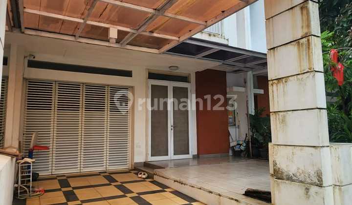2-Story Semi-Furnished Modern House in Acacia Summarecon Bekasi, Facing the Park.
