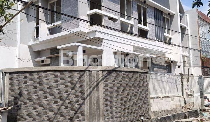 RUMAH BARU  MINIMALIS 2 LANTAI HOOK DI TENGGILIS ROW JALAN LEBAR 1