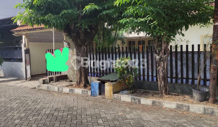 RUMAH SIAP HUNI ROW JALAN LEBAR DEKAT UKP ROYAL