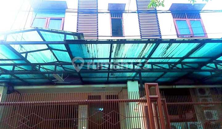 RUMAH KOS DIJUAL DENGAN OKUPANSI 90% TERISI DI DAERAH STRATEGIS  untuk MAHASISWA DAN KARYAWAN,  diantara UNTAR dan TRISAKTI (Jalan Kaki 5menit)  