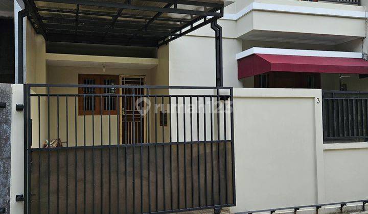 Rumah kontrak 2 lt baru renov semi furnished di Cipinang Indah Rumah kontrak 2 lt baru renov semi furnished di Cipinang Indah