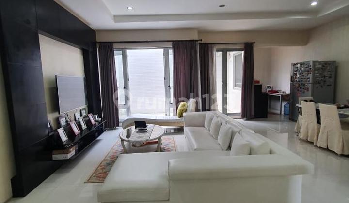 Rumah Modern dan Cantik 3 Lantai di Pondok Indah, Jakarta Selatan Rumah Modern dan Cantik 3 Lantai di Pondok Indah, Jakarta Selatan