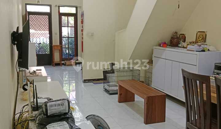 Rumah Bagus, Terawat, dan Full 2 Lantai di Taman Alfa Indah, Joglo