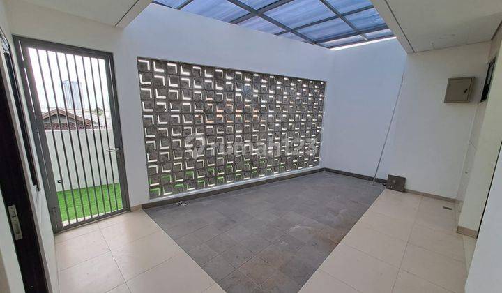 Rumah Baru Modern Minimalis Kedoya, Ada Lift 