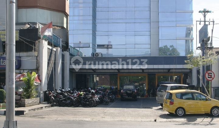 Gedung 3 Lantai di A Yani Gedung 3 Lantai di A Yani