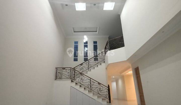 Rumah Baru Mewah, dua lantai dengan Kolam Renang di Cipinang 4
