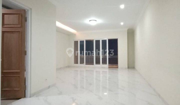 Rumah Baru Mewah, dua lantai dengan Kolam Renang di Cipinang 5