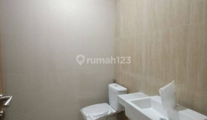 Rumah Baru Mewah, dua lantai dengan Kolam Renang di Cipinang 9