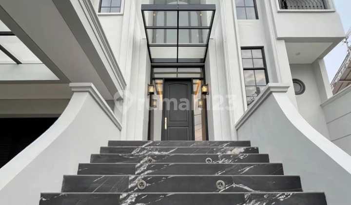 Rumah Baru Mewah Dengan Kolam Renang, American Classic Type, Di Bintaro Jaya Sekt 3