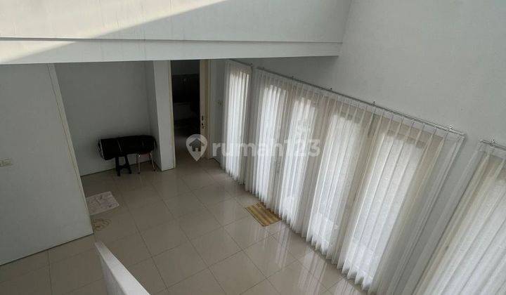 Disewakan Rumah 2 Lantai Royal Residence Wiyung  2