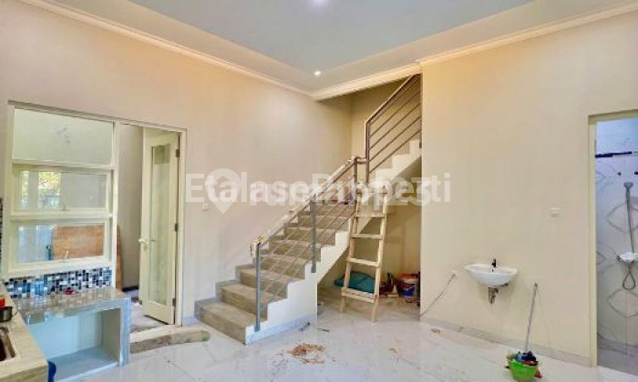 Ada 4 Unit, Rumah Modern 2 Lantai Di Jemursari Timur Tipe C 2