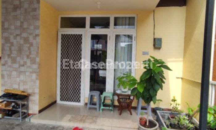 Dijual Cepat Rumah Terawat Semi Furnished Sidoarjo 2