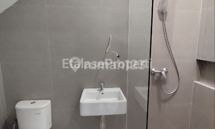 Jual Rumah Baru Kutisari 2