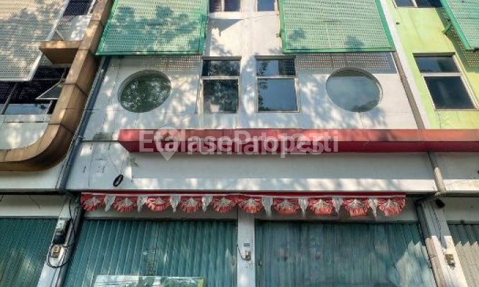 Sell 3-Story Shop House on Ahmad Yani Main Road 1