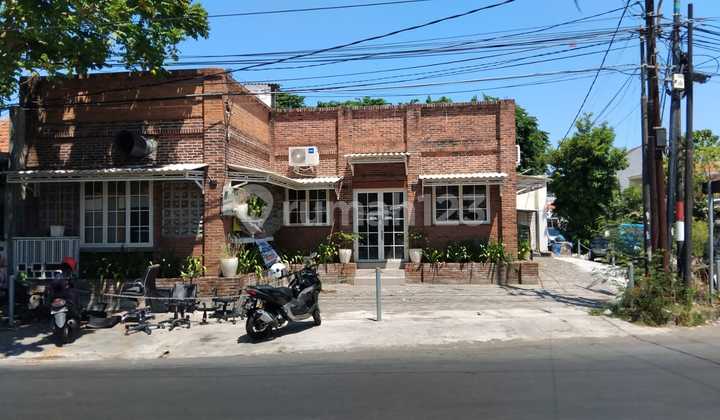 Business House for Rent in Padmosusastro, Strategic Location in the Center of Sbya City, Near Indragiri, Mayjend Sungkono Business House for Rent in Padmosusastro, Strategic Location in the Center of Sbya City, Near Indragiri, Mayjend Sungkono