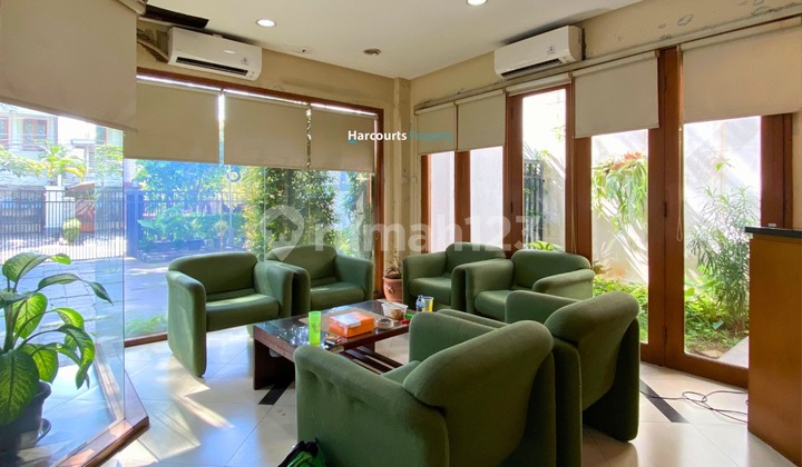 Di Sewakan Rumah Klasik Banyak Kamar Area Pondok Indah Bisa Untuk Silent Office dan Koskosan Loh Yuukk Merapat Yg Lagi Office dan Mes Untuk Kantornya Sini Mumpung Masih Available Loh !!