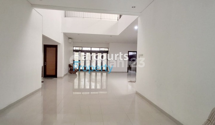 Disewakan Rumah Hunian Terawat Area Prapanca Kebayoran Baru , Bisa Untuk Kantor Juga Nih Buat Mess Juga Oke , Yuukk Checkkk !!  2
