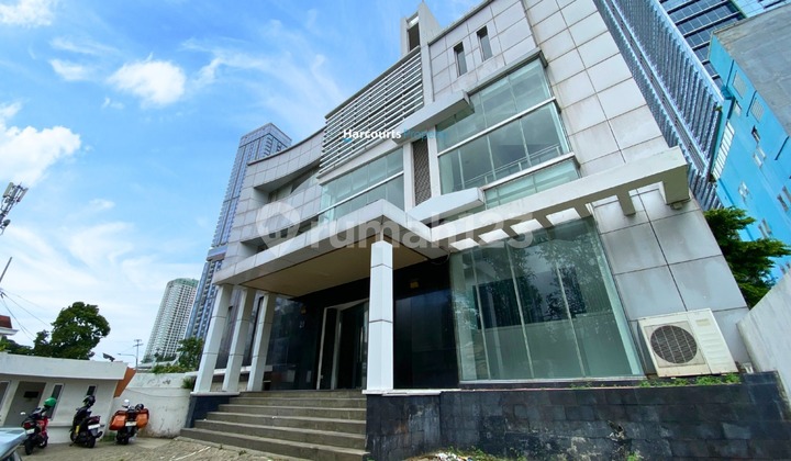 For Rent Mini Building Suitable for Office Area Thamrin Central Jakarta Very Close to KRL and MRT Stations Loohh Boloo, Sure You Don't Want to Have an Office in the Center of Jakarta That's Super Close to Transportation Bolo!!