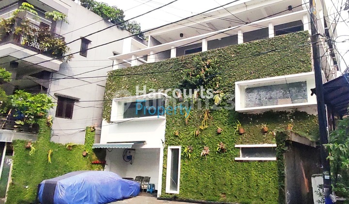 For Sale 4-Story Mini Building in Menteng Area, Come on Hurry While It's Still Available! Start Your Business or Make Your Money Machine Here!!