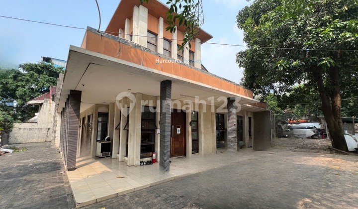 FOR SALE CLASSIC 2-Storey House Including Land AREA DUKUH ATAS SUDIRMAN, Come On, Build Your Hotel, Building, or Apartment Here to Make Your Money Machine, Come On!!