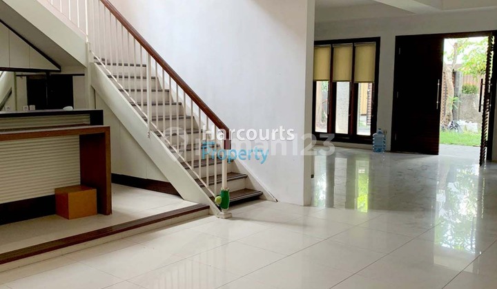 For Rent Modern House Area Jl. Tulodong Bawah Kebayoran Baru Very Close to SCBD !! Can Also Be Used as a Silent Office !! 2