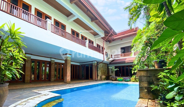 Disewakan Rumah Mewah Bergaya Etnik Jawa Yang Cocok Untuk Para Embassy Dan Pejabat Diarea Elite Mega Kuningan di Pusat Perkantoran Kuningan Jakarta Selatan !! Yuukk Survei Lalu Segera Tinggali Rumah Ini BossQue !!  1