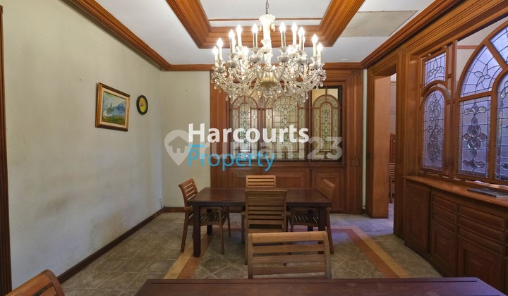 FOR SALE, EXTREMELY SPACIOUS HOOK BUILDING IN PERMATA HIJAU, SOUTH JAKARTA. A CALL TO THE ELITE: LARGE AND EXPANSIVE HOUSE AVAILABLE IN PERMATA HIJAU, A RARE FIND! 2