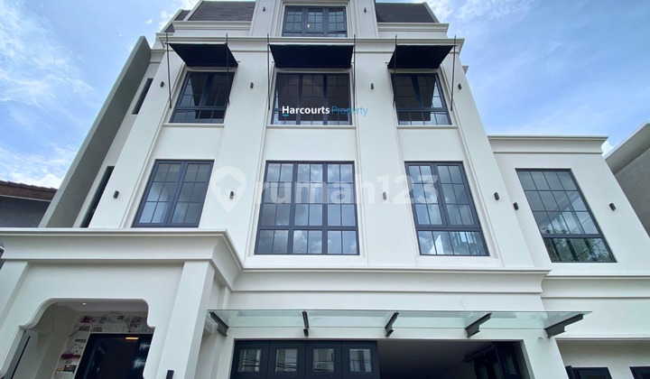 DI JUAL BRAND NEW ON FINISING PROGRESS MODERN AMERICAN CLASSIC HOUSE AREA KEBAYORAN BARU NIH BOSSQUE !! Yakin Ga Mau Punya Rumah Baru Ini !! 