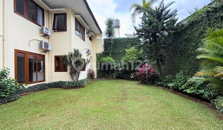 Disewakan Rumah Compound Terawat Area Pejaten Barat Nih Bossque , Yakin Ga Mau Tinggal Disini Deket dengan Beberapa Sekolah Internasional Lohh !! 2