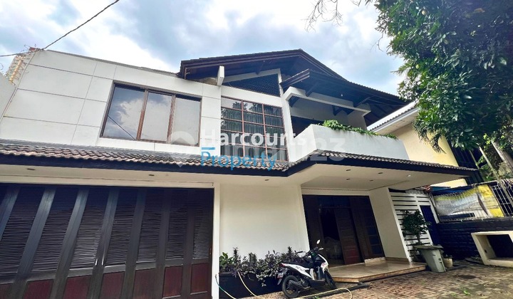 FOR RENT: CLASSIC HOUSE, CAN BE USED AS A BUSINESS SPACE IN KEBAYORAN BARU AREA. This is in Gandaria, BossQue!! FOR RENT: CLASSIC HOUSE, CAN BE USED AS A BUSINESS SPACE IN KEBAYORAN BARU AREA. This is in Gandaria, BossQue!!