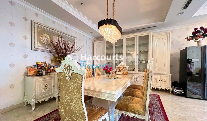 FOR SALE BEST PRICE APARTMENT BELLEZA SUITES SOUTH JAKARTA 4BR SEMI-FURNISHED, Sure You Don't Want to Be Close to Your Office in Senayan BossQue? Come On, Check It Out Then Grab It!!