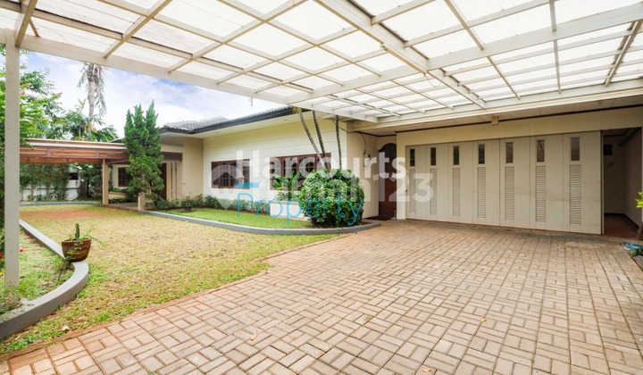 Disewakan Rumah Klasik 1 Lantai Terawat Nyaman untuk Hunian Area Kuningan Nih BossQue , Yuukk Tinggal Makin Mendekat Dengan Kantormu Bestie !!  2