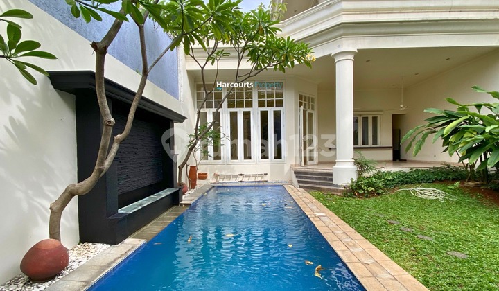 For Rent: Well-Maintained Classic European House in Kemang Area, South Jakarta. Hey, Those Looking for a Rental House in Kemang, Come On Over!! 2