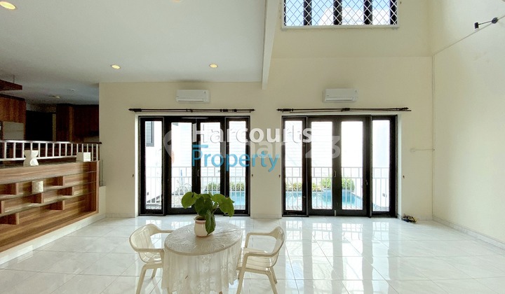 For Rent: Nice and Big House in Kebayoran Baru Area, Just a Step Away to SCBD and Senopati Area, BossQue!