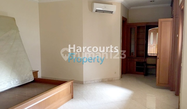 For Rent: 2-Story Residential House in Pondok Indah Area, BossQue. Hey, if you're looking, come check it out, Bestie! Super close to everything!! 2