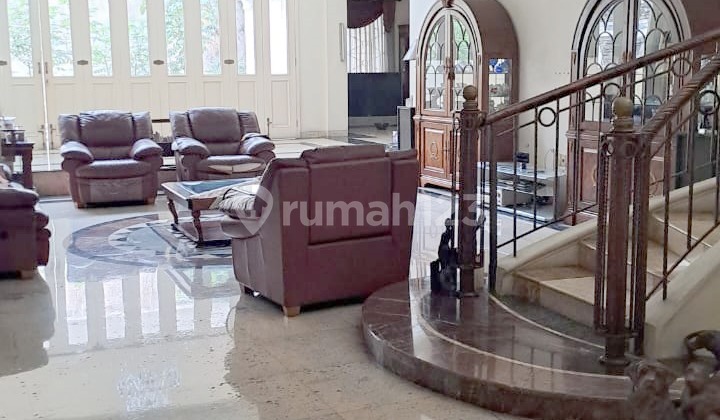 For Rent: Nice Residential House, Strategic Location 10 Minutes from JIS, Pondok Indah, BossQue !! Come Check Out the House Near an International School !! 2