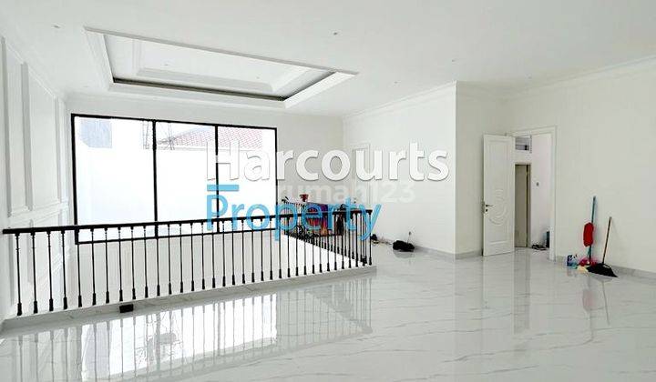 Brand New Rumah Mewah American Classic Cempaka Putih 8