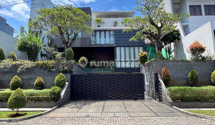 Disewakan Rumah Modern Mewah Semi-furnished Kawasan Elit Simprug Golf  1