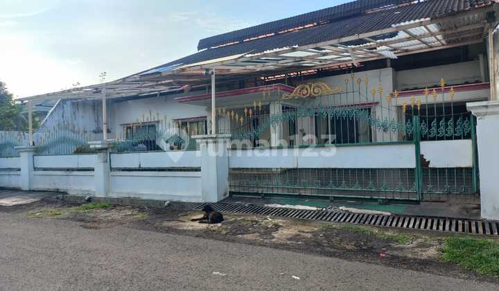 Dijual Rumah Tua Hitung Tanah Area Elit Permata Hijau, Jarang Ada ! 1