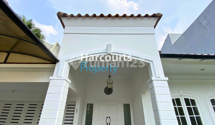 Dijual Rumah Klasik dan Besar Lokasi Strategis Selangkah Ke Senayan City 