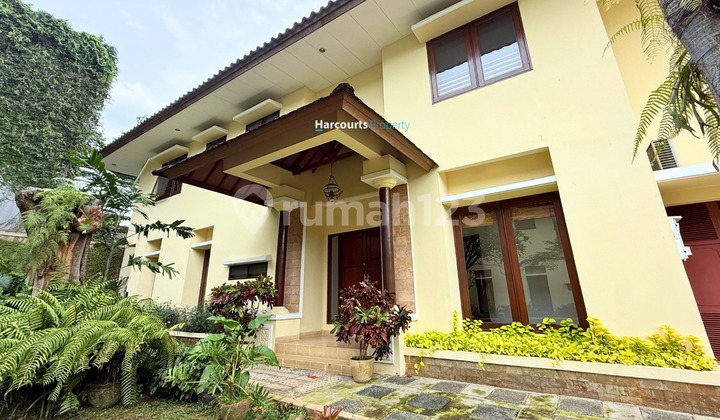 Disewakan Compound Terawat Classic Tropical Area Jl. Pejaten Barat 2