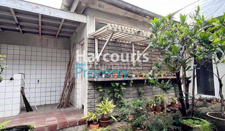 Rumah Lama Pinggir Jalan Ini Cocok Buat Investasi Masa Depanmu 2