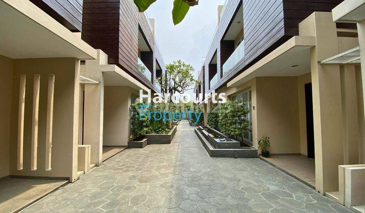 New Minimalist Modern House di Kemang  1