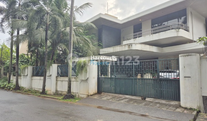 Dijual Rumah Klasik Jl. Boulevard Barat Permata Hijau