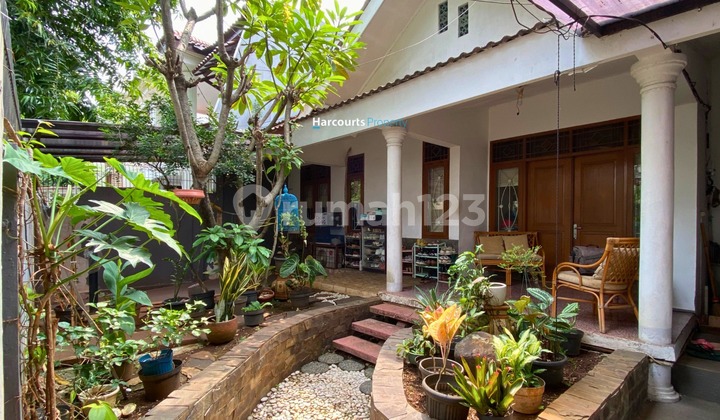 Dijual Rumah Klasik Terawat Area Jl. Dempo Kebayoran Baru