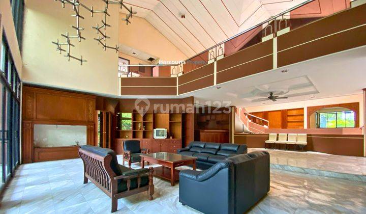 Disewakan Rumah Klasik Split Level Area Permata Hijau 2