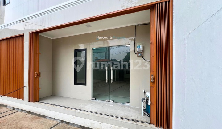 For Rent: Brand New Row of Shophouses in Mampang Area