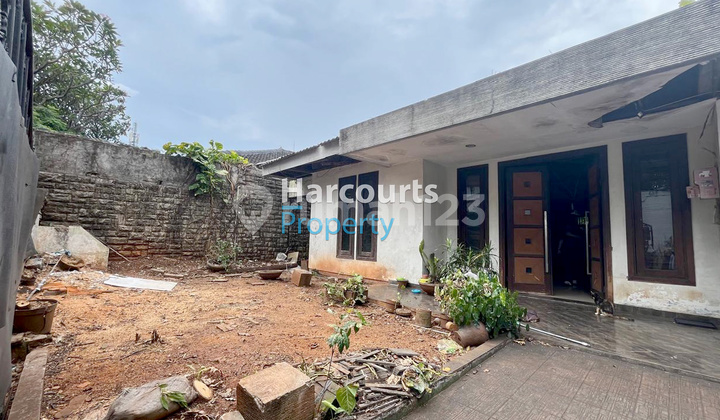 Old House for Sale Under Renovation in Kemang Area Old House for Sale Under Renovation in Kemang Area