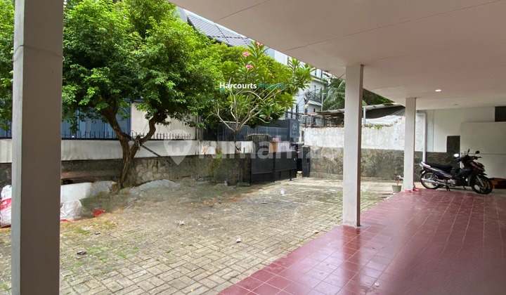 For Rent Classic House Suitable for Silent Office Area, Jl. Tulodong, Kebayoran Baru. For Rent Classic House Suitable for Silent Office Area, Jl. Tulodong, Kebayoran Baru.