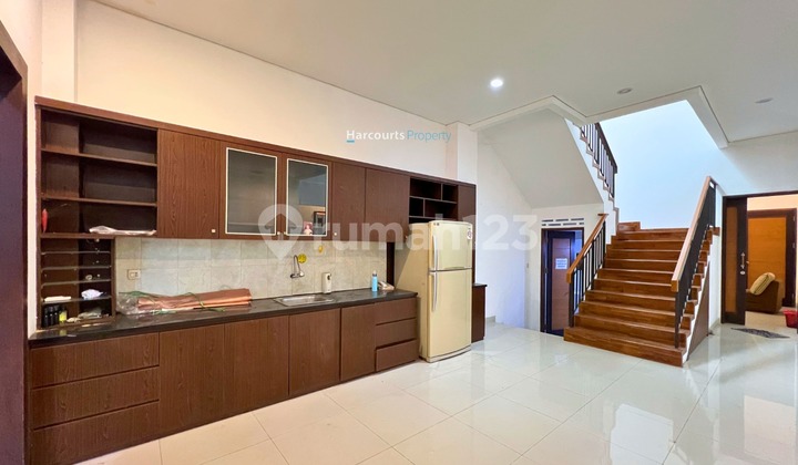 Disewakan Rumah Hunian Terawat Area Jl. Prapanca Kebayoran Baru  2